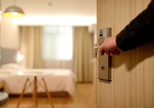puerta habitación hotel